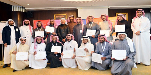  لقطات جماعية لمزاولة السياحيين التدريب وزيارة أحد المواقع التراثية