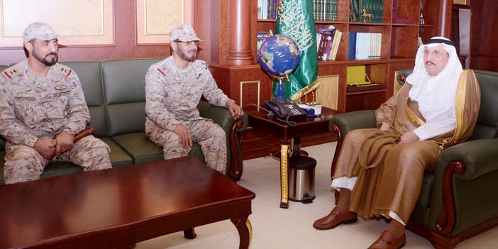  الأمير محمد بن ناصر خلال استقباله قائد المنطقة الجنوبية
