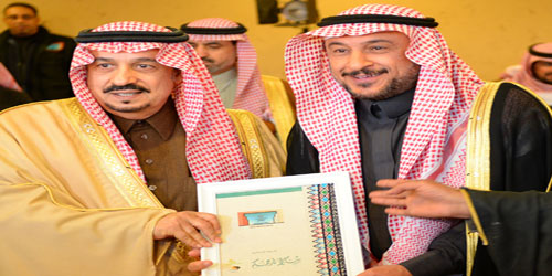  سمو أمير القصيم يكرم رئيس بلدية عنيزة المهندس عبد العزيز البسام