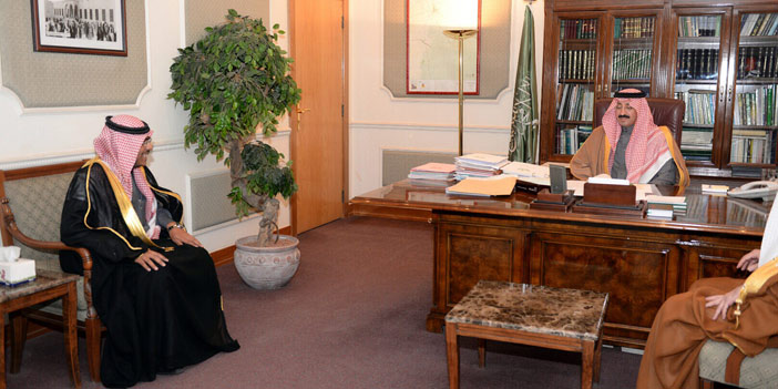  الأمير بدر يستقبل مدير الشؤون الصحية بالمحافظة