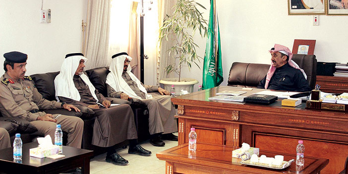  المحافظ يستقبل المواطنين للعزاء والبيعة