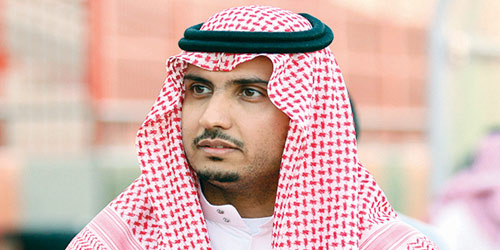 أعلن صرف مرتب شهرَيْن لجميع العاملين 