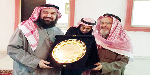 تكريم مدير إشراف الرياض بعد نجاح جائزة الأعمال المميزة 