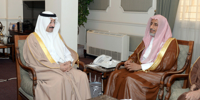  الأمير بدر خلال استقباله رئيس هيئة التحقيق والادعاء العام بالمملكة