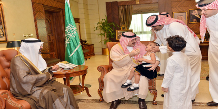  الأمير مشعل مطلقا حملة التطعيم
