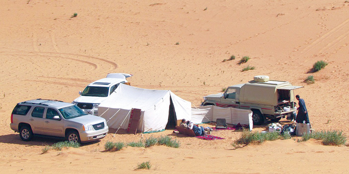 عدسة «الجزيرة» ترصد عشق السعوديين للصحراء وحبهم لأرضهم 