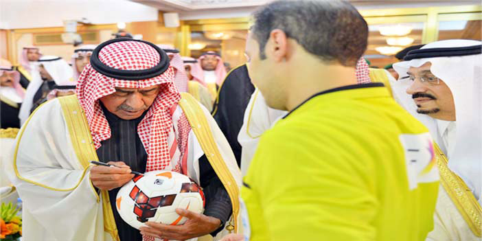  تركي الخضير تألق في إدارة اللقاء