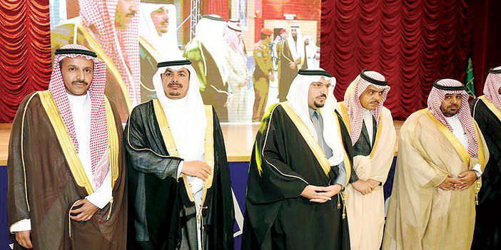 أمير منطقة القصيم يكرم الطلاب المتفوقين في الرس في حفل جائزة بن سمار السنوية 
