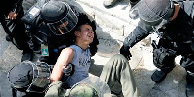 الاحتلال يشن حملة اعتقالات في صفوف  الفلسطينيين تطال 32 شابا 