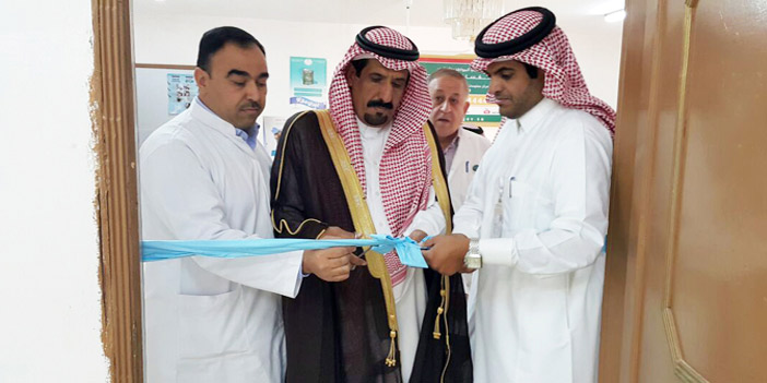 رئيس المركز يفتتح العيادة
