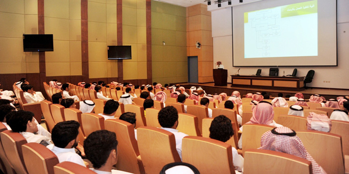  عدد من الطلاب حضروا المحاضرة