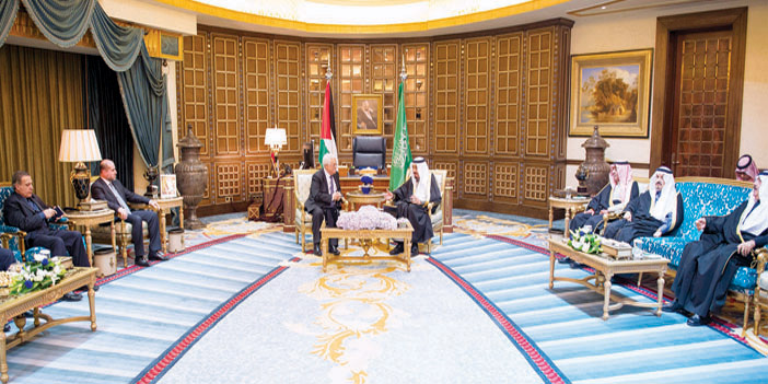  خادم الحرمين يستعرض مع الرئيس عباس الأوضاع الراهنة في الأراضي الفلسطينية
