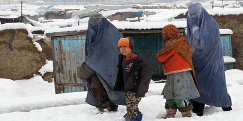 الشرطة والجيش يشاركان في إنقاذ ضحايا الانهيارات الثلجية بأفغانستان   