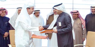 الأمير سلطان بن سلمان يوقع عقد البوابة الالكترونية لبرنامج المعارض والمؤتمرات 