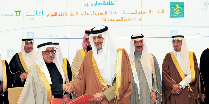  الأمير سلطان والميمان بعد توقيع الاتفاقية