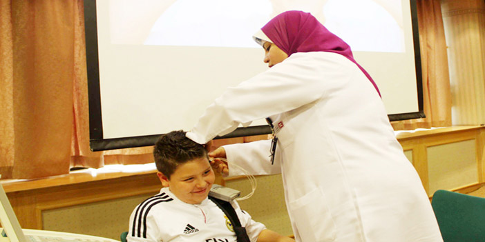 الحبيب تقيم فعاليات تثقيفية عن أمراض السمع لطلاب المدارس 