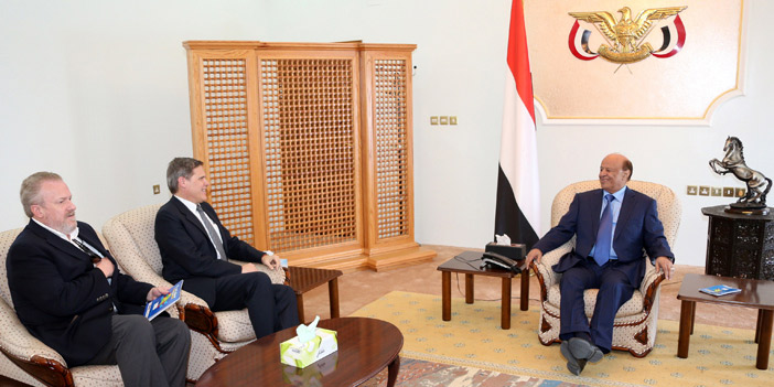  الرئيس اليمني عبد ربه هادي منصور أثناء اجتماعه بالسفير الأمريكي
