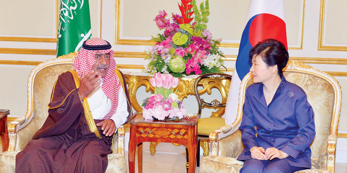  ولي العهد خلال لقائه رئيسة جمهورية كوريا