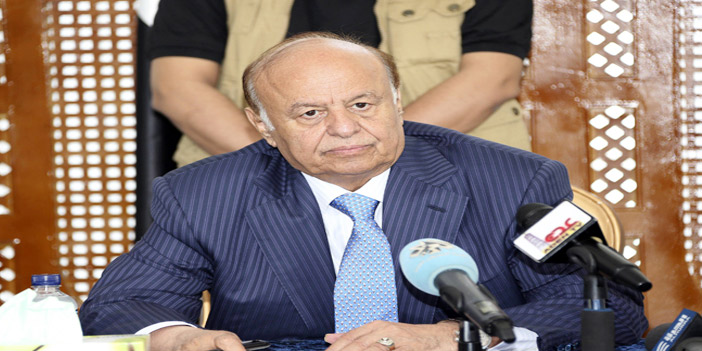  الرئيس عبد ربه منصور هادي أثناء اجتماع بزعماء عشائريين في مدينة الميناء الجنوبية