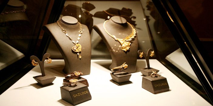 لازوردي تطلق «ديفا» الذهبية و«جمان الماسية واللؤلؤية» 