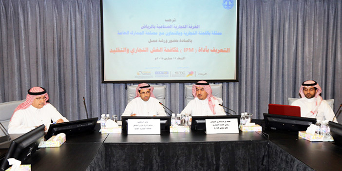  جانب من الورشة ويبدو العجلان والناهض والسماحي