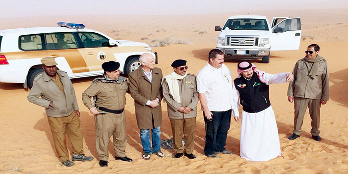  اللجنة الأمنية وأعضاء الاتحاد السعودي للسيارات أثناء تحديد المسار