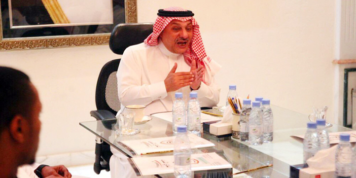  الأمير خالد بن سعد خلال الاجتماع
