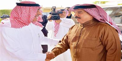 ولي العهد بحث مع ملك البحرين تعزيز العلاقات بين البلدين في المجالات كافة 