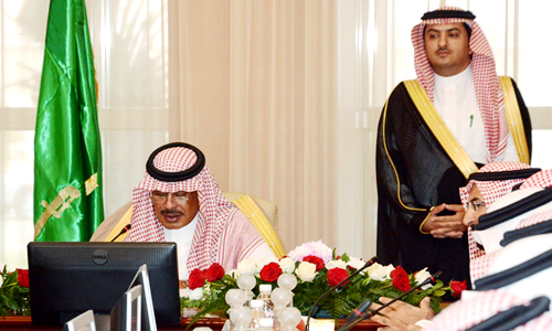  أمير الباحة خلال جلسة مجلس المنطقة