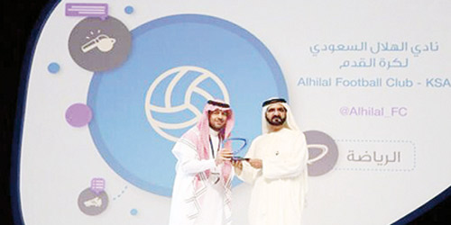  الشيخ محمد بن راشد يسلم الجائزة للحميداني في دبي