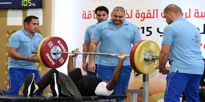  رئيس الاتحاد الدولي يتوّج هوساوي بالميدالية الذهبية