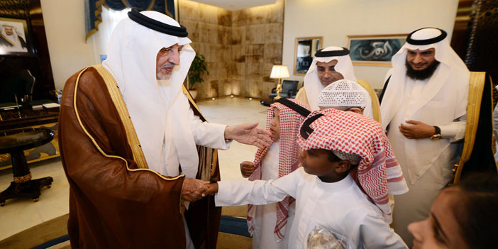  أمير منطقة مكة يلتقي الأيتام