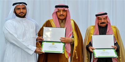 الأمير أحمد: تكريم طلاب العلم والمعرفة منزلة رفيعة من العمل الصالح وقدوة حسنة تميزت بها هذه البلاد المباركة 