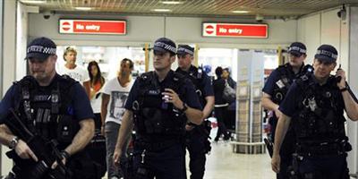 الشرطة تطلق النار على رجل هاجم عناصر أمن المطار بساطور في الولايات المتحدة 