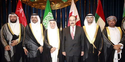  م.النعيمي مفتتحا الملتقى بمشاركة وزراء البترول والطاقة بدول الخليج