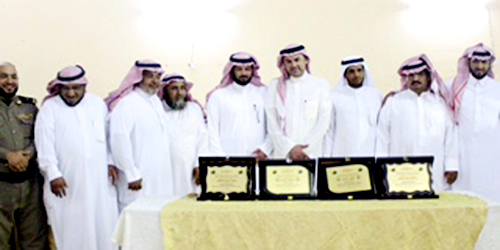  مسؤولون أمنيون مع المتقاعدين