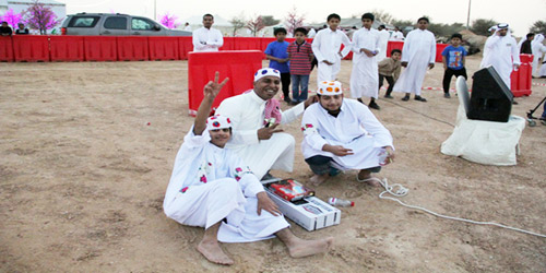  جانب من استعراض الفرقة الترفيهية