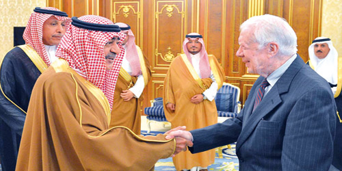 ولي العهد يستقبل الرئيس الأمريكي الأسبق جيمي كارتر وسفير جمهورية القمر 