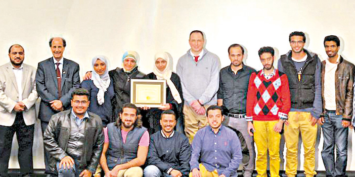 النادي السعودي بجامعة لورانس للتكنولوجيا يتوّج بجائزة أفضل منظمة طلابية تطويرية لعام 2015 