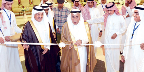  د. الجاسر يفتتح معرض الفن السعودي المعاصر