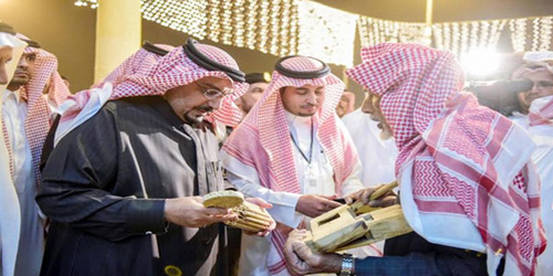  لقطات من جولة أمير القصيم على مركز الحرفيين وسط مدينة بريدة