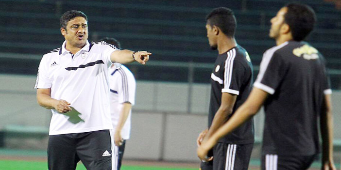  عادل عبد الرحمن أثناء قيادته المران الشبابي