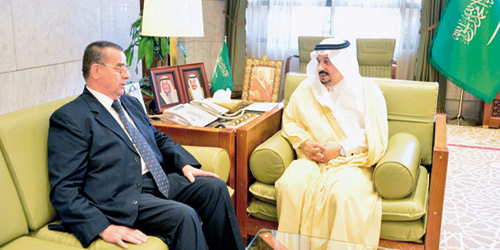 أمير منطقة الرياض يستقبل سفير دولة فلسطين 