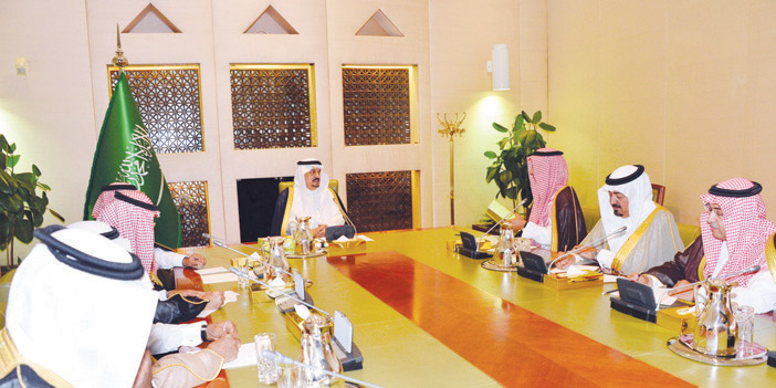  أمير منطقة الرياض خلال ترؤسه اجتماع متابعة مشاريع المنطقة