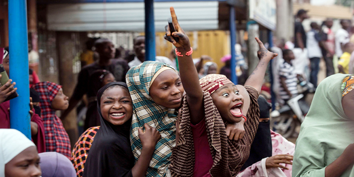  النيجيريون يحتفلون بفوز المعارض المسلم بخاري