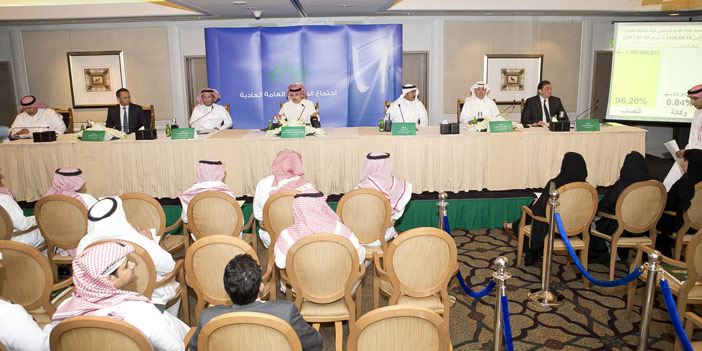 الأمير الوليد وأعضاء مجلس الإدارة خلال الجمعية العمومية السابعة للشركة