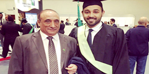  الأستاذ خالد السبهان وابنه نواف بعد حفل التخرج