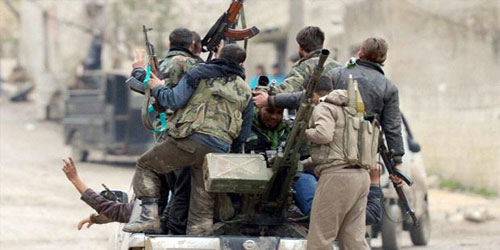 اشتباكات بين داعش والكتائب المقاتلة في مخيم اليرموك بدمشق 