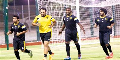 الاتحاد ينهي تحضيراته لمواجهة النصر بمشاركة «عبدالفتاح والغامدي».. و10 آلاف تحفز اللاعبين 