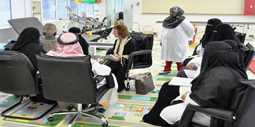  الخبيرة البريطانية خلال الزيارة